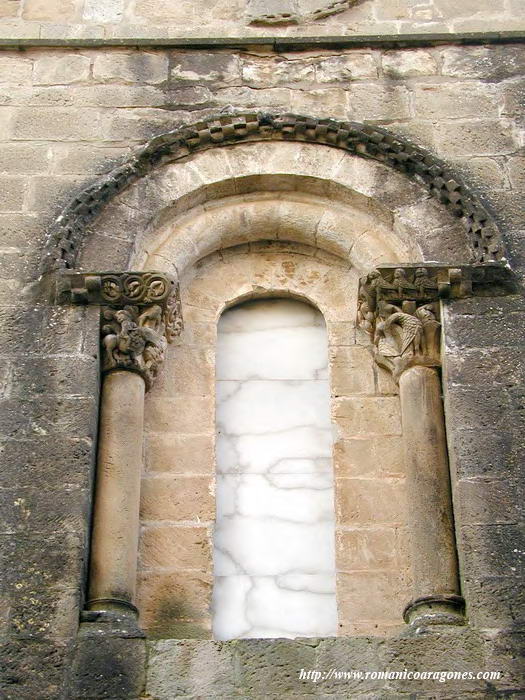 VENTANAL EN FACHADA NORTE DE LA IGLESIA DE SAN PEDRO